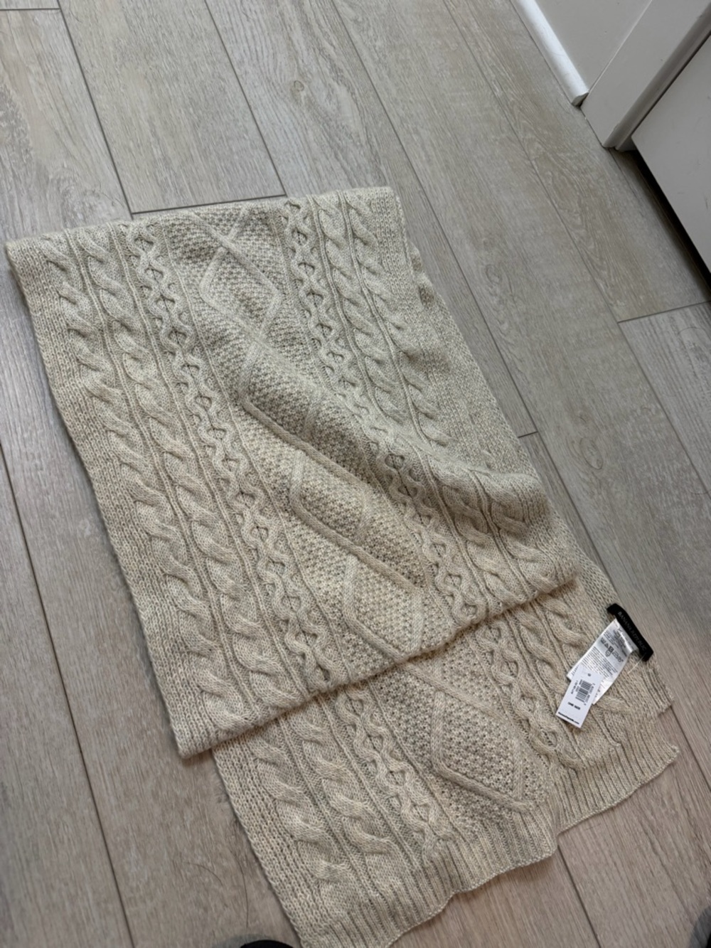 Banana Republic Cable Knit Scarf in Cream - Picture 6 of 8